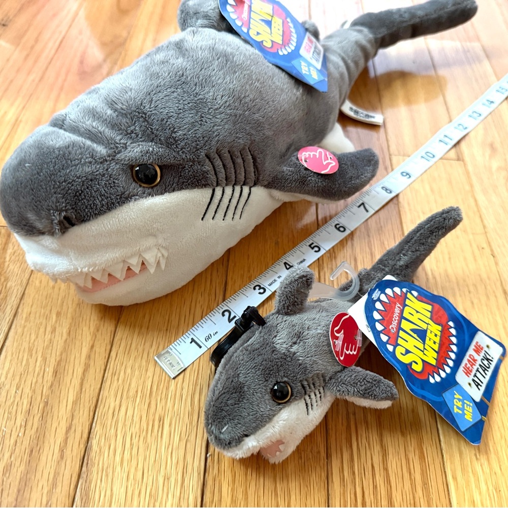 New Discovery Shark Week Great White Set - 16” toy and 7” keychain